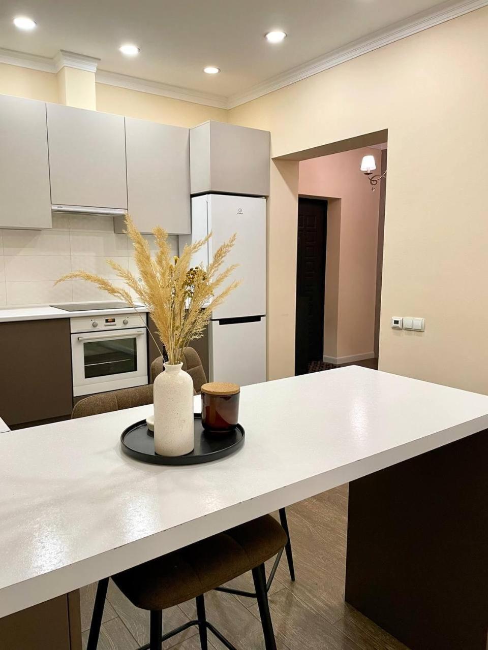 жк комфорт, центр, рядом трц Mega по розыбакиева Apartment