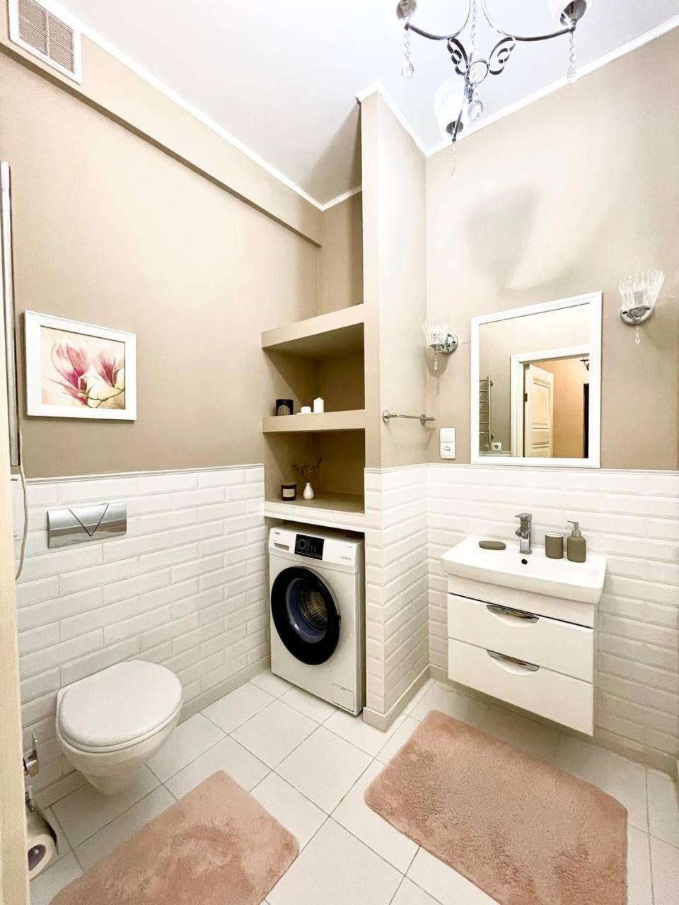 жк комфорт, центр, рядом трц Mega по розыбакиева Apartment
