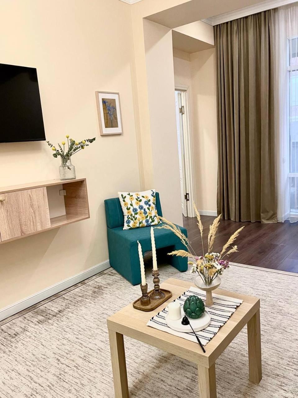 жк комфорт, центр, рядом трц Mega по розыбакиева Apartment Almaty